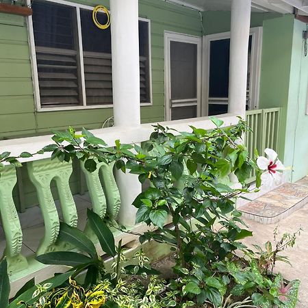 Andre'S Guest House Negril Esterno foto
