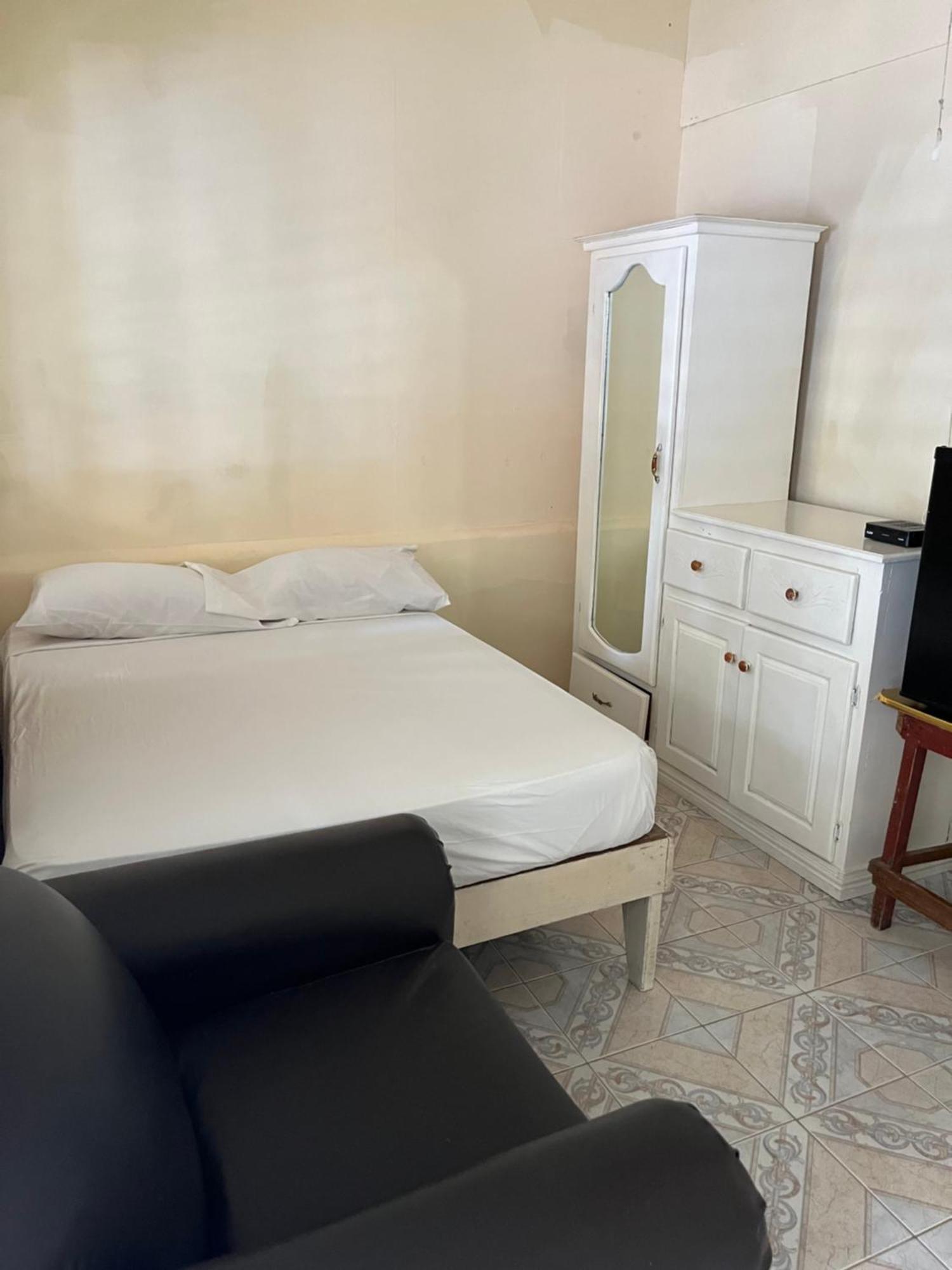 Andre'S Guest House Negril Esterno foto